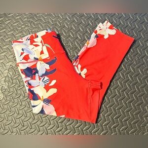 Tek Gear Women’s Bold Floral Coral Capri Active Leggings Size Large